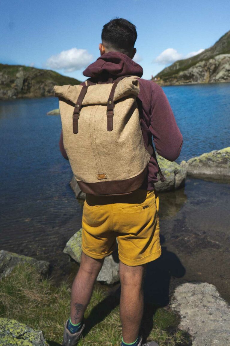 Sac à dos roll top en toile de jute ciré et cuir - BOSTA