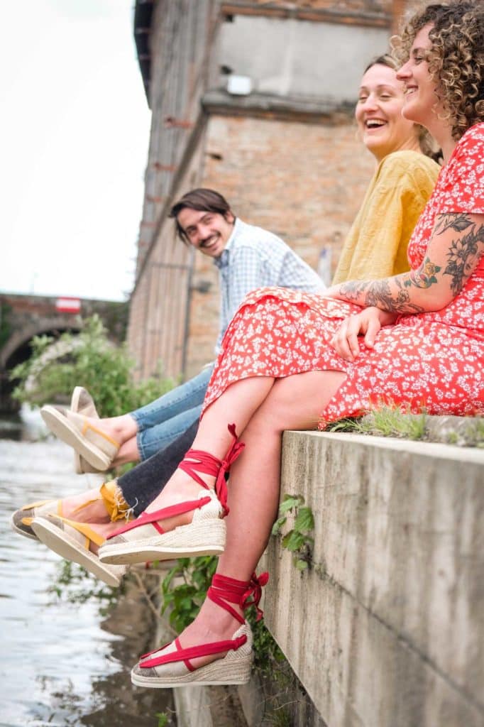 Bhallotine rouge ; Bhallotine jaune sans talon ; Espadrille jaune -- BonjourDarling ; Cl'air du temps ; Je deviens écolo