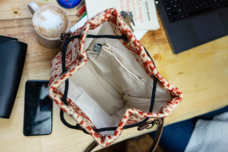 Sac seau rouge Jamdani - PATCHA - intérieur