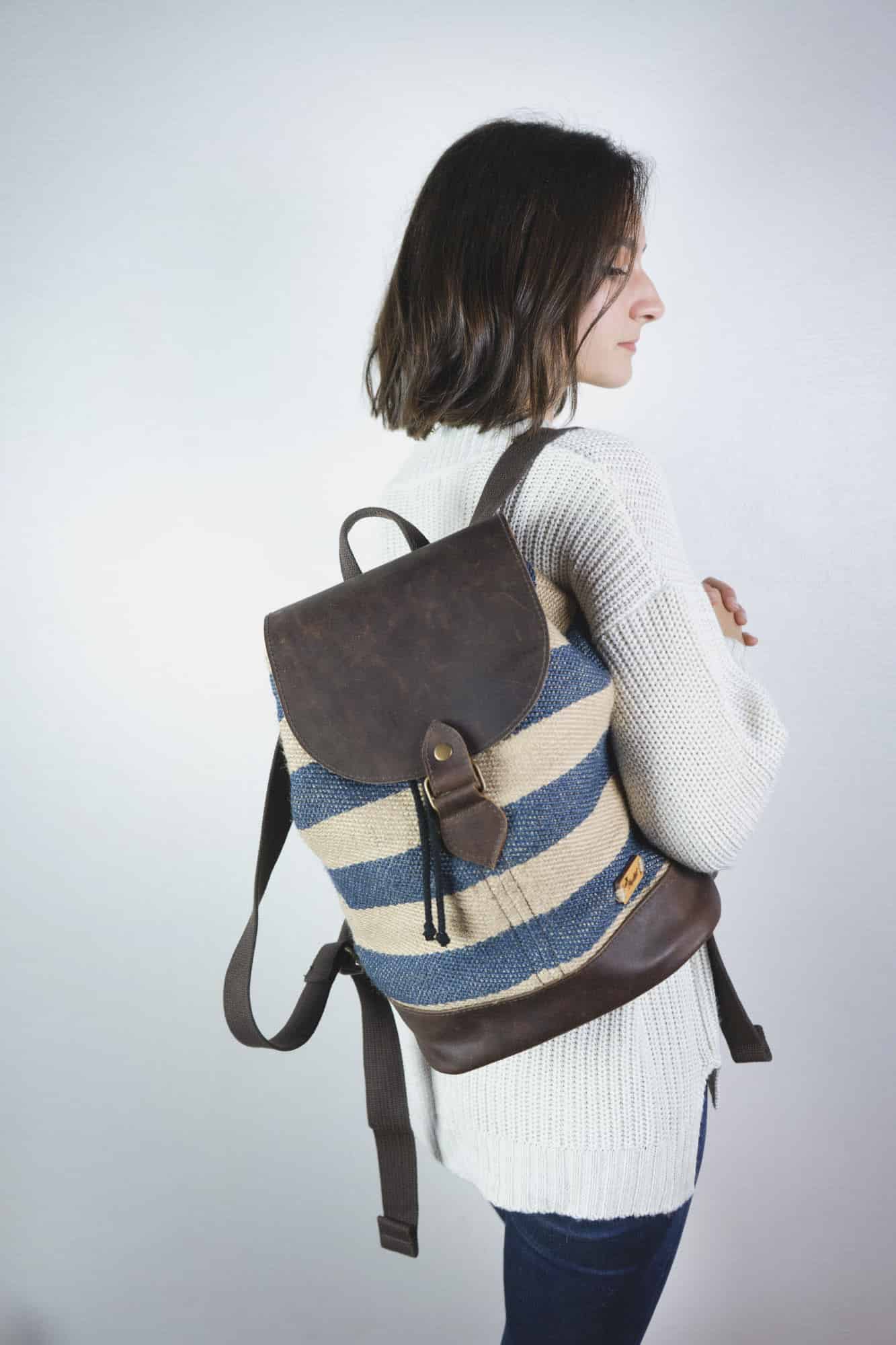 Sac à dos en toile de jute bleu et naturel- POTLA Bhallot