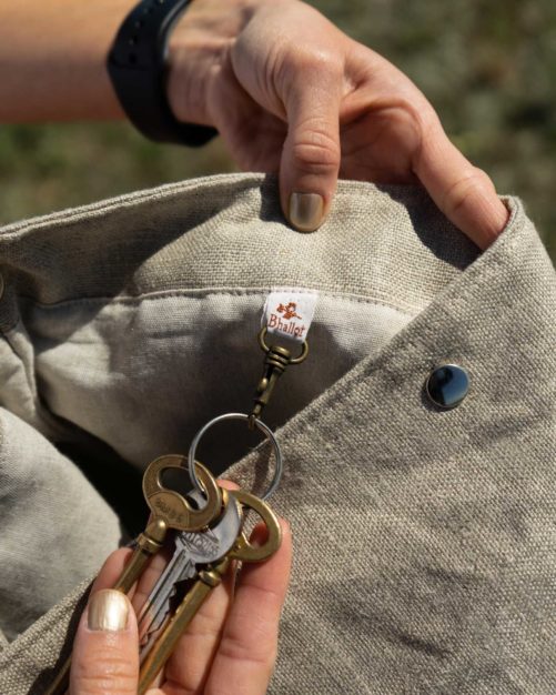 Mini mousqueton pour clés à l'intérieur du sac à main